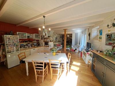 Maison traditionnelle - 163 m² - 6 pièces