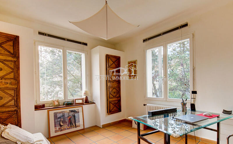 Maison - 230 m² - 7 pièces