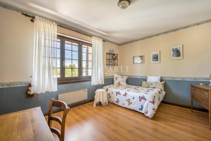 Maison - 238 m² - 8 pièces