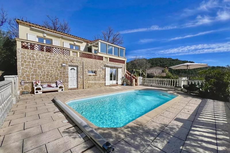 Villa - 100 m² - 5 pièces