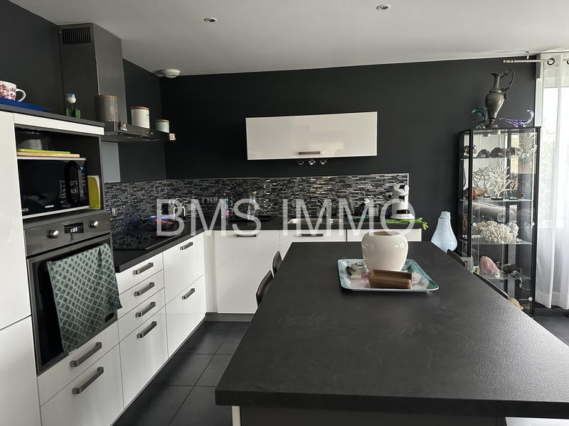 Maison - 205 m² - 6 pièces