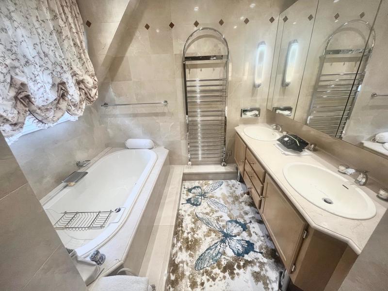 Maison d'architecte - 275 m² - 9 pièces