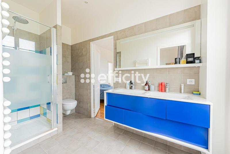 Maison - 232 m² - 9 pièces