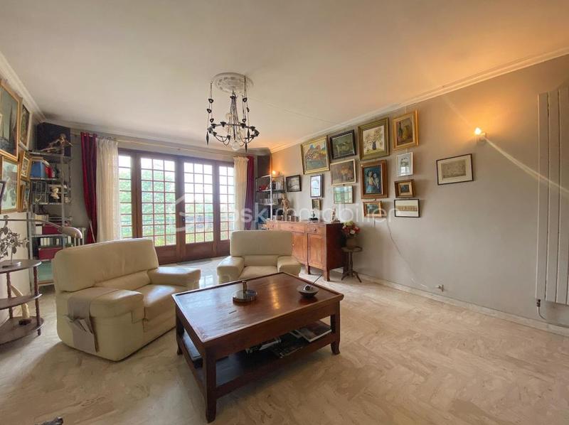 Maison - 248 m² - 8 pièces