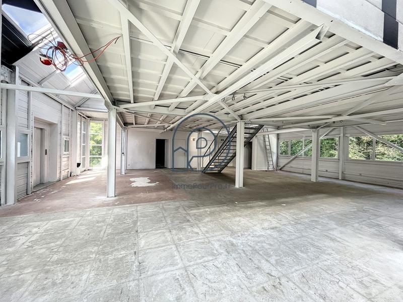 Bureau - 235 m²