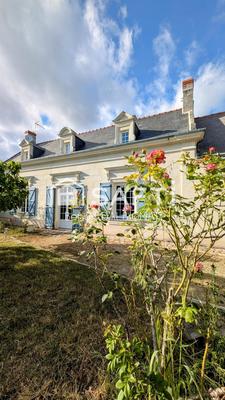 Maison - 302 m² - 8 pièces