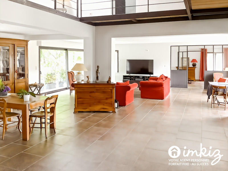 Maison - 235 m² - 7 pièces