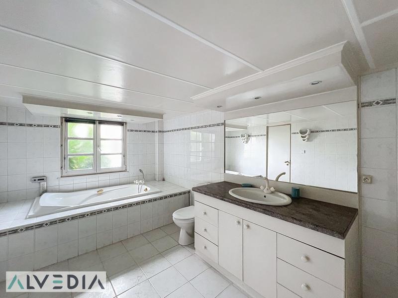 Maison ancienne - 240 m² - 7 pièces