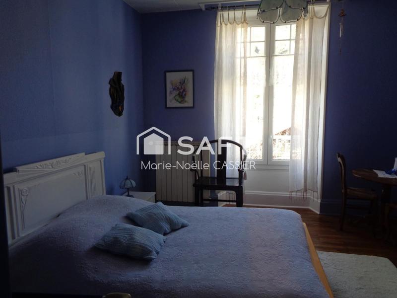 Maison - 242 m² - 14 pièces