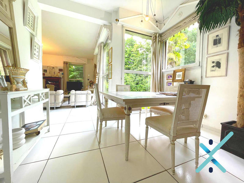 Maison contemporaine - 252 m² - 11 pièces