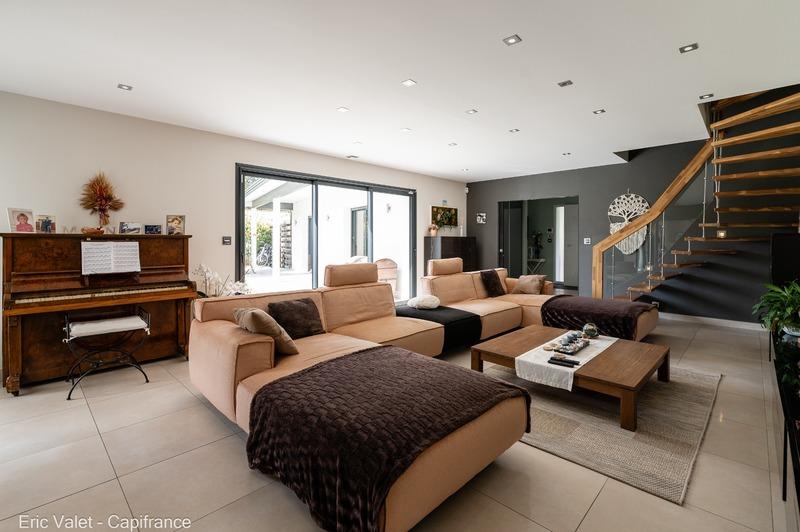 Villa - 230 m² - 6 pièces