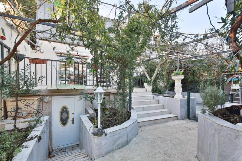 Maison - 180 m² - 8 pièces