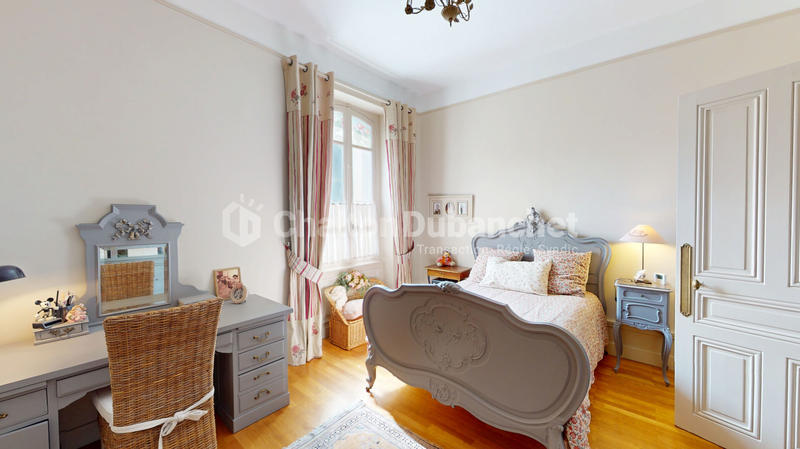 Demeure - 377 m² - 12 pièces