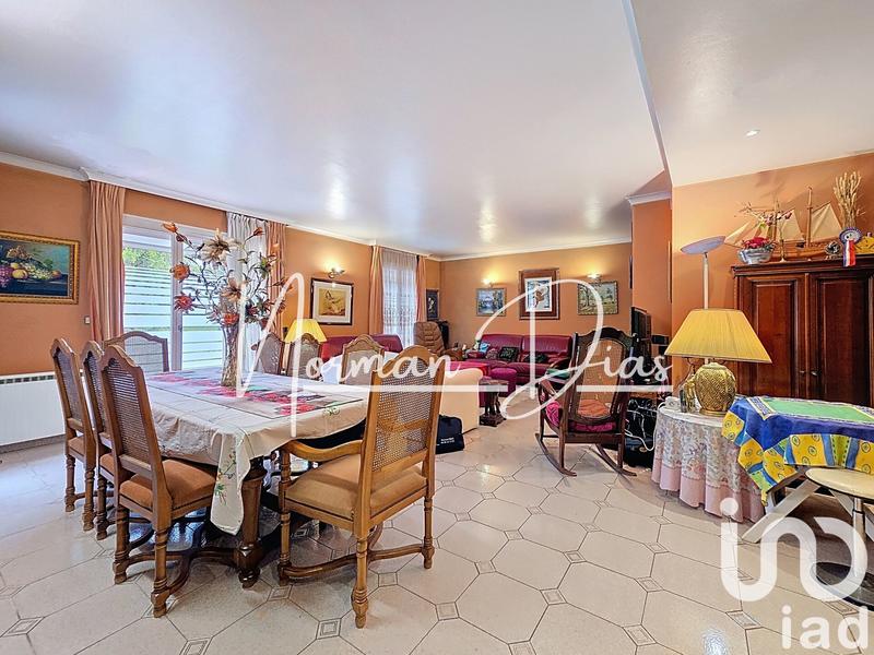 Maison - 238 m² - 9 pièces