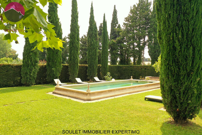 Propriété - 390 m² - 9 pièces