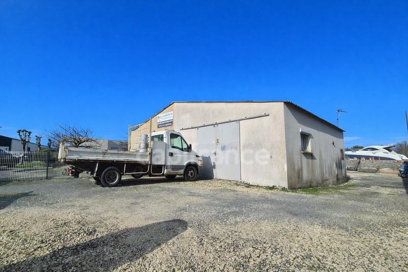 Hangar - 72 m² - 1 pièce