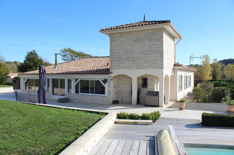 Maison - 188 m² - 8 pièces