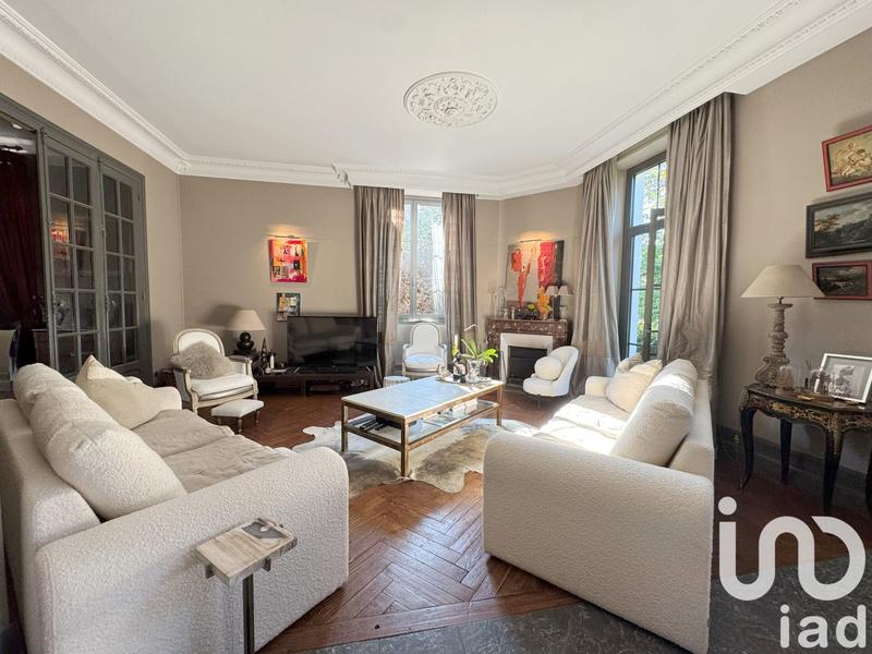 Maison - 347 m² - 10 pièces