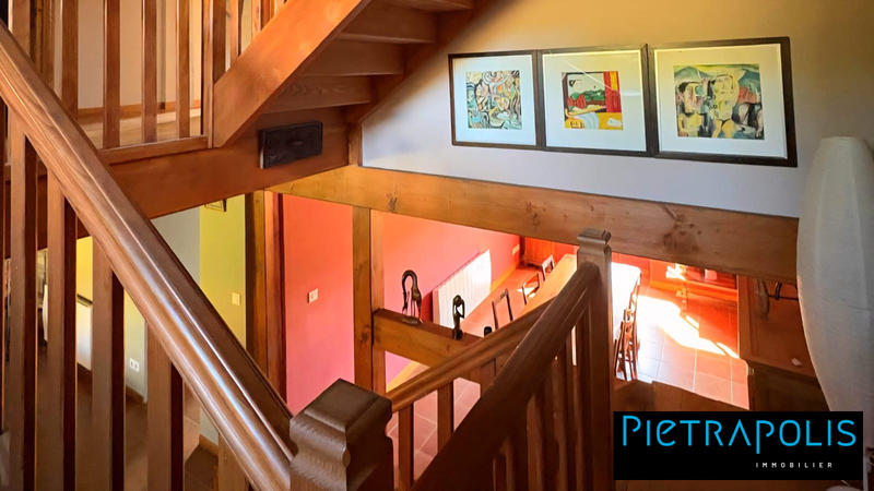 Maison - 220 m² - 6 pièces