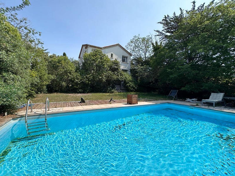 Maison - 206 m² - 7 pièces