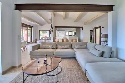 Maison - 241 m² - 6 pièces