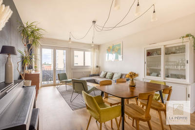 Appartement - 100 m² - 6 pièces