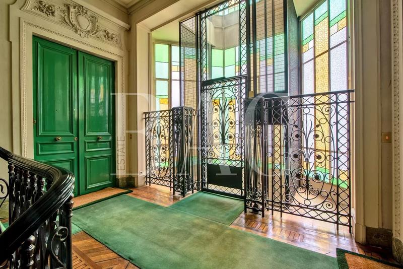 Appartement - 280 m² - 9 pièces