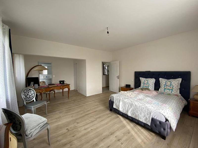 Maison - 230 m² - 6 pièces