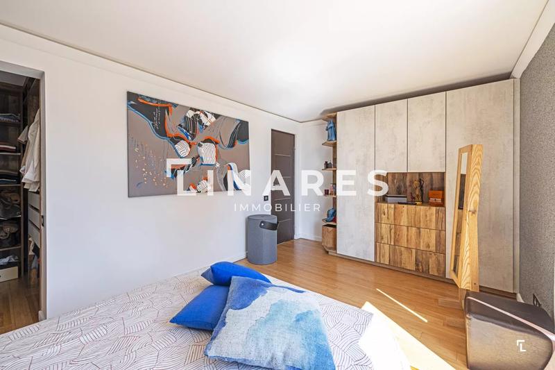 Maison - 239 m² - 6 pièces