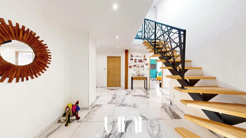 Maison - 206 m² - 6 pièces