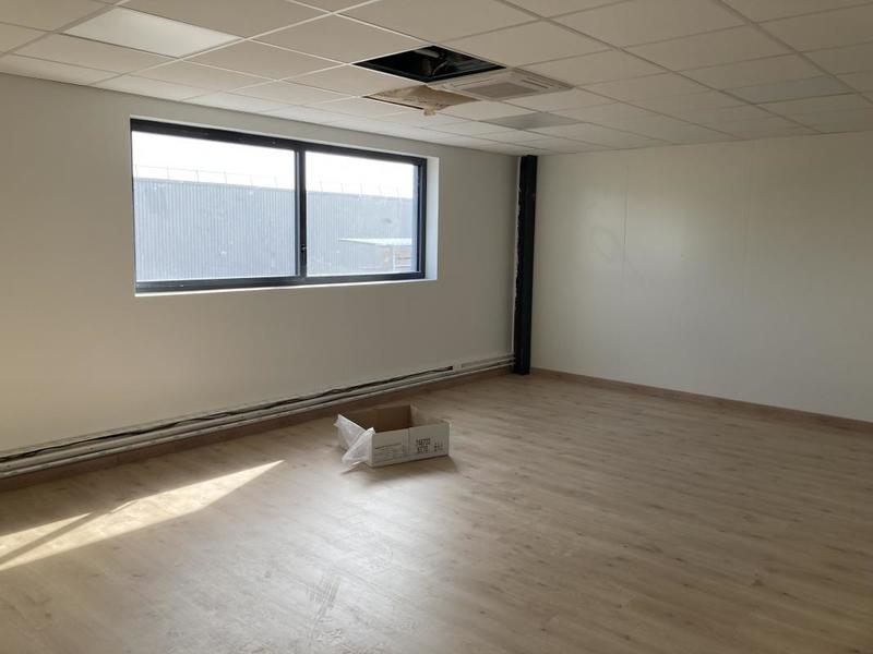 Local d'activité / Entrepôt - 235 m² - 4 pièces