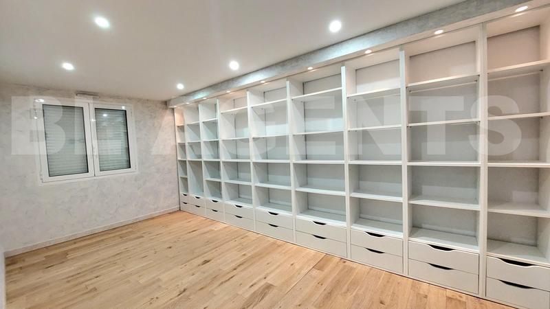 Maison - 295 m² - 9 pièces