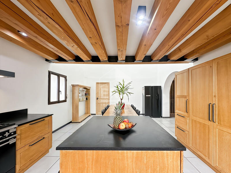 Maison - 207 m² - 8 pièces