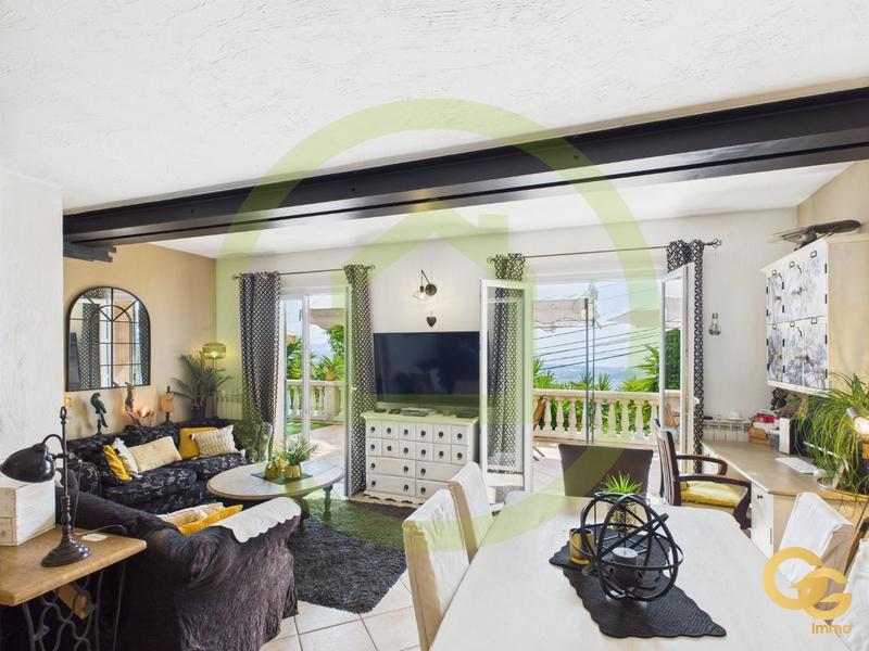 Maison - 233 m² - 7 pièces