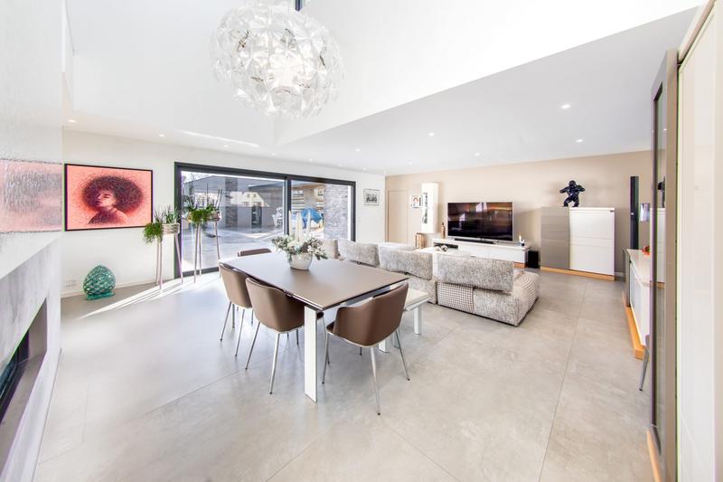 Villa - 318 m² - 9 pièces