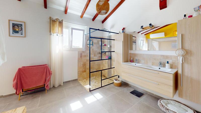 Maison - 270 m² - 9 pièces