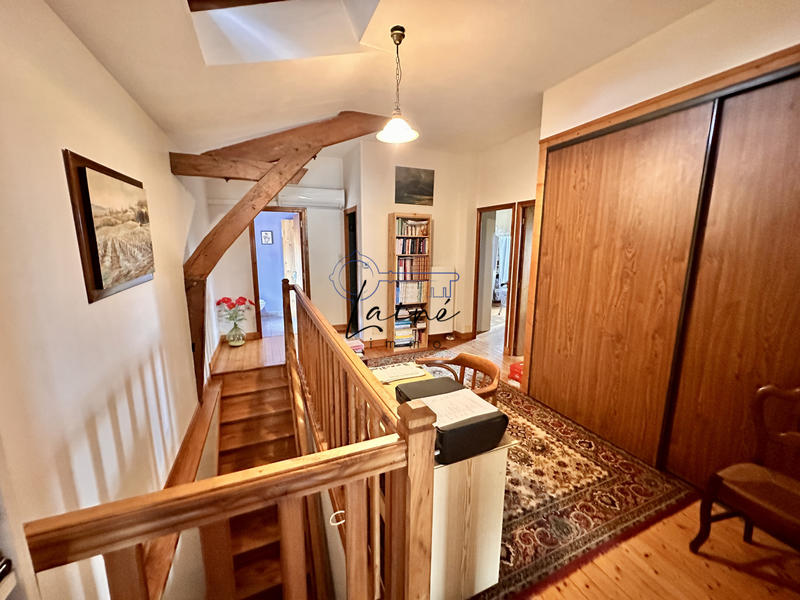 Propriété - 254 m² - 9 pièces