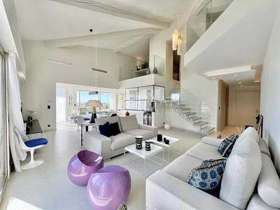 Appartement - 175 m² - 6 pièces