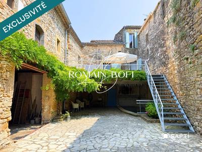 Maison - 204 m² - 6 pièces