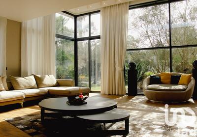 Maison - 590 m² - 11 pièces