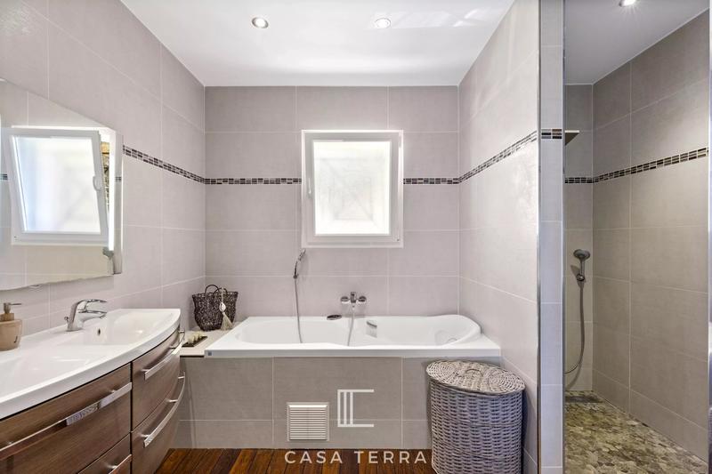 Villa - 271 m² - 9 pièces