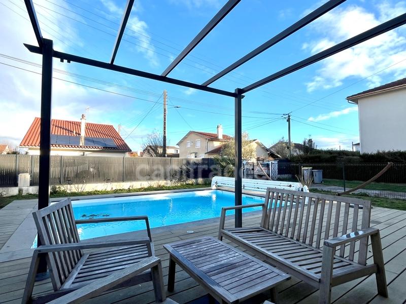 Maison - 135 m² - 6 pièces