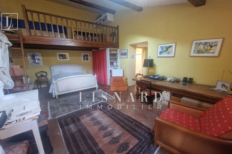 Maison - 220 m² - 5 pièces