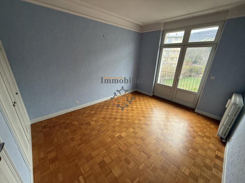 Maison - 230 m² - 8 pièces