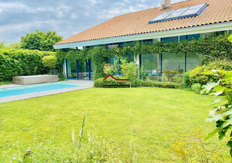 Villa - 250 m² - 6 pièces