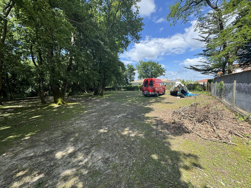 Maison traditionnelle - 240 m² - 8 pièces