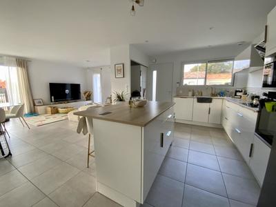 Maison - 99 m² - 5 pièces