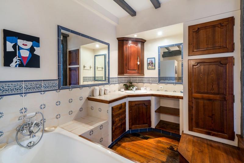 Maison - 650 m² - 14 pièces