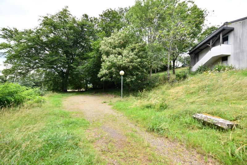 Maison - 1 500 m² - 40 pièces