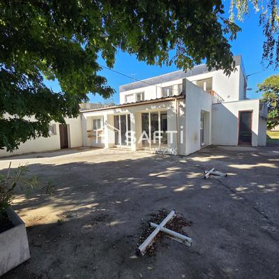 Maison - 430 m² - 6 pièces